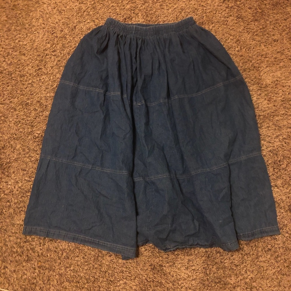 Cute denim skirt with a boho vibe